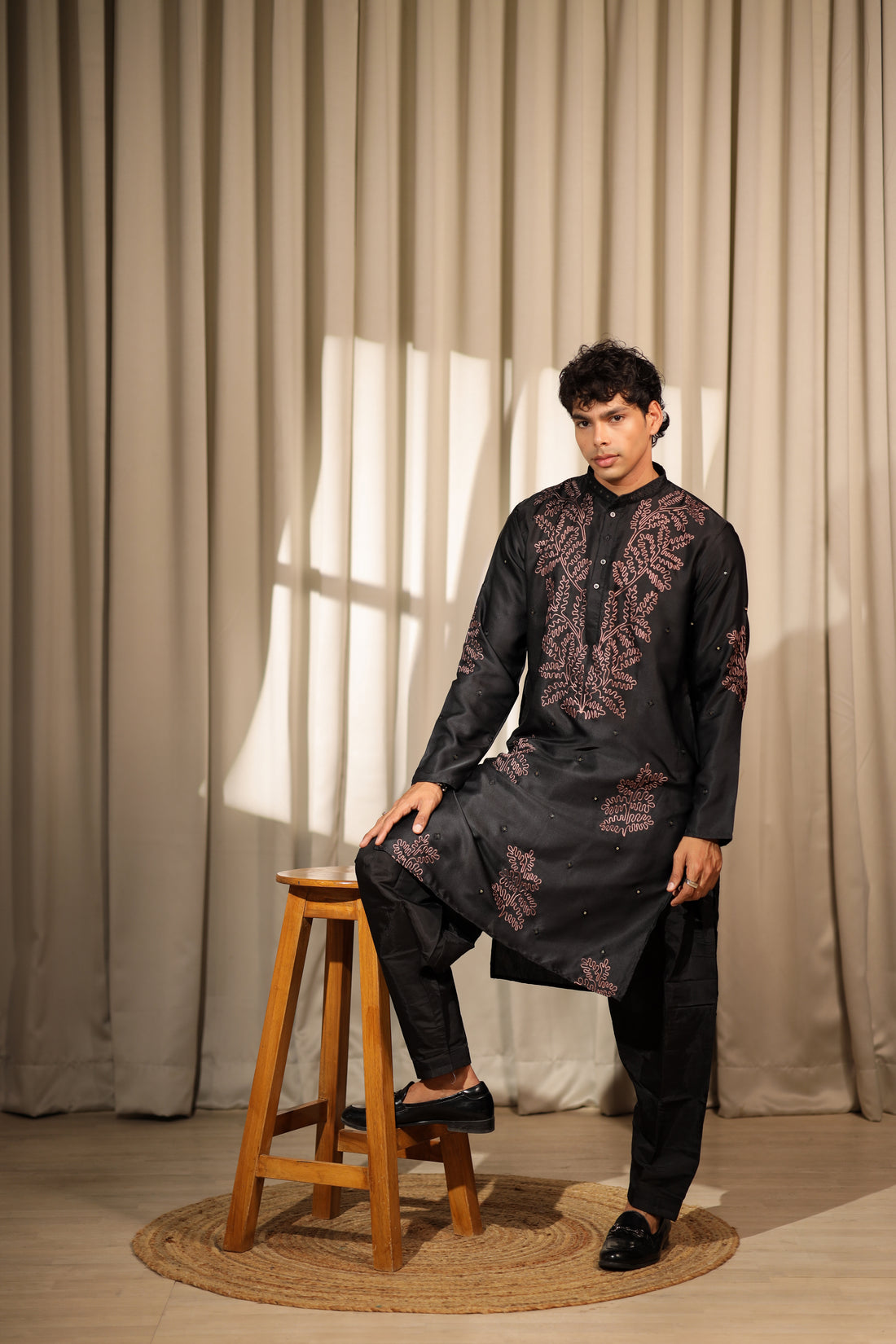 Black Floral Embroidery Kurta