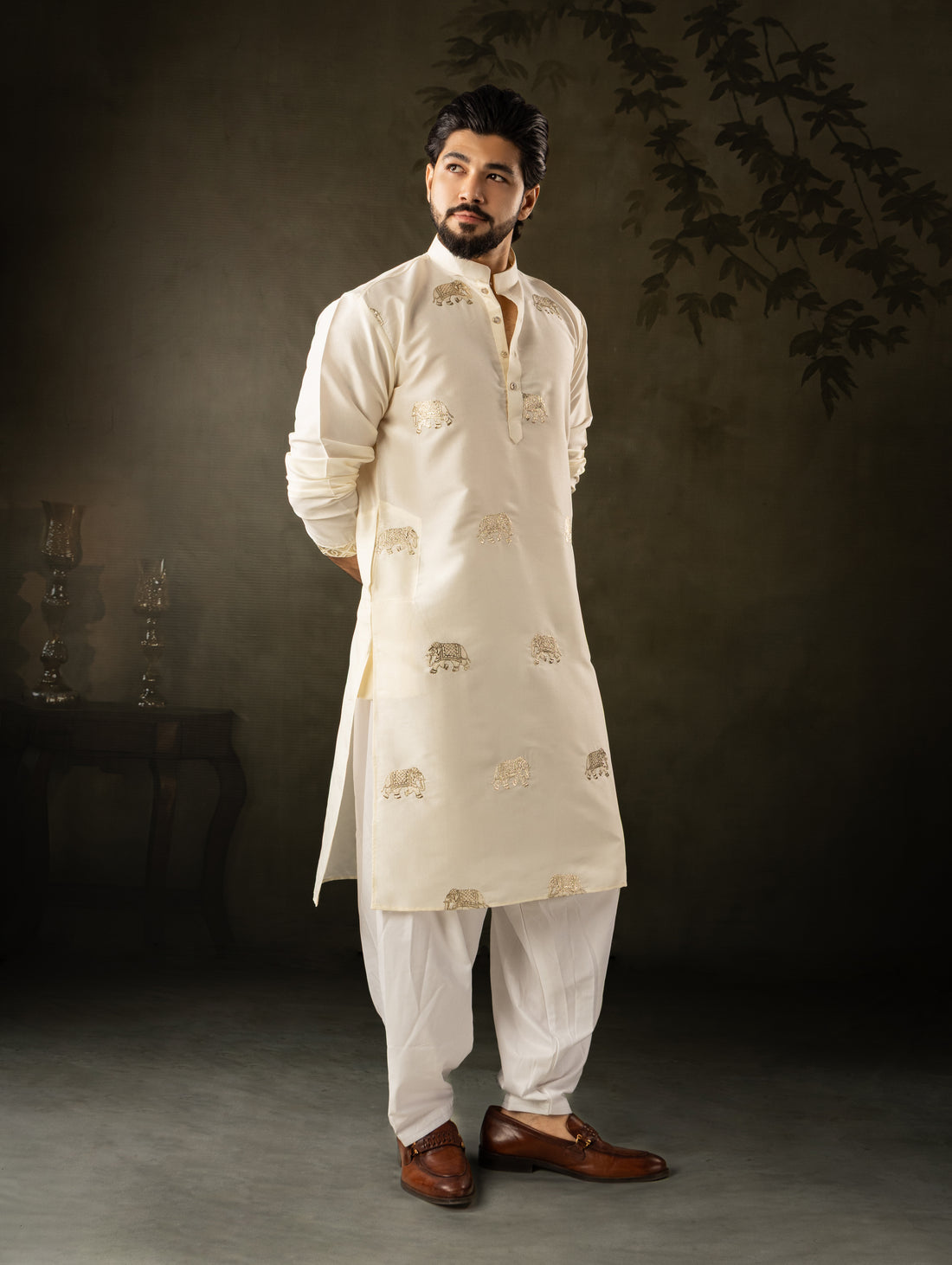 Ivory Elephant Embroidered Motif Kurta