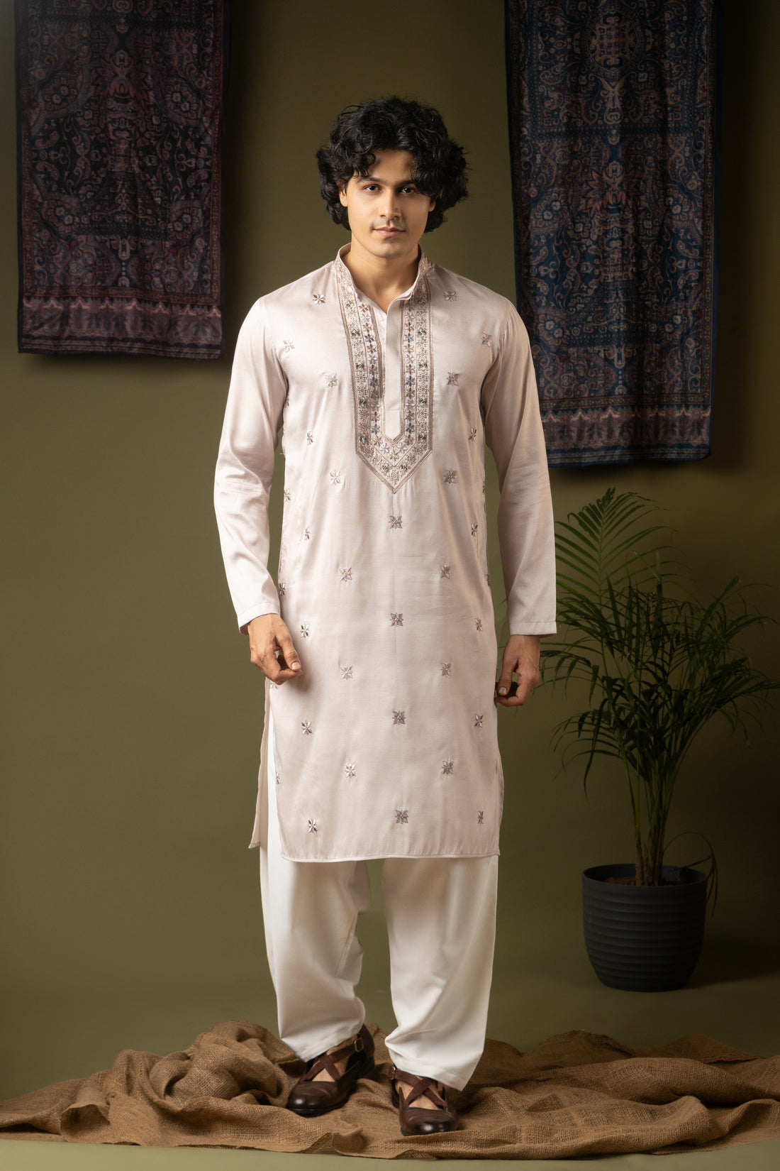 Pinkish Grey Embroidery Kurta