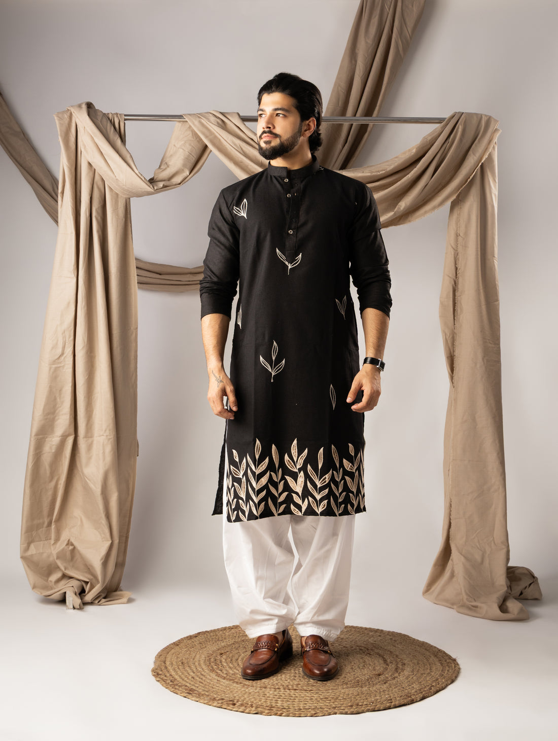 Black Leaf Embroidery Linen Kurta