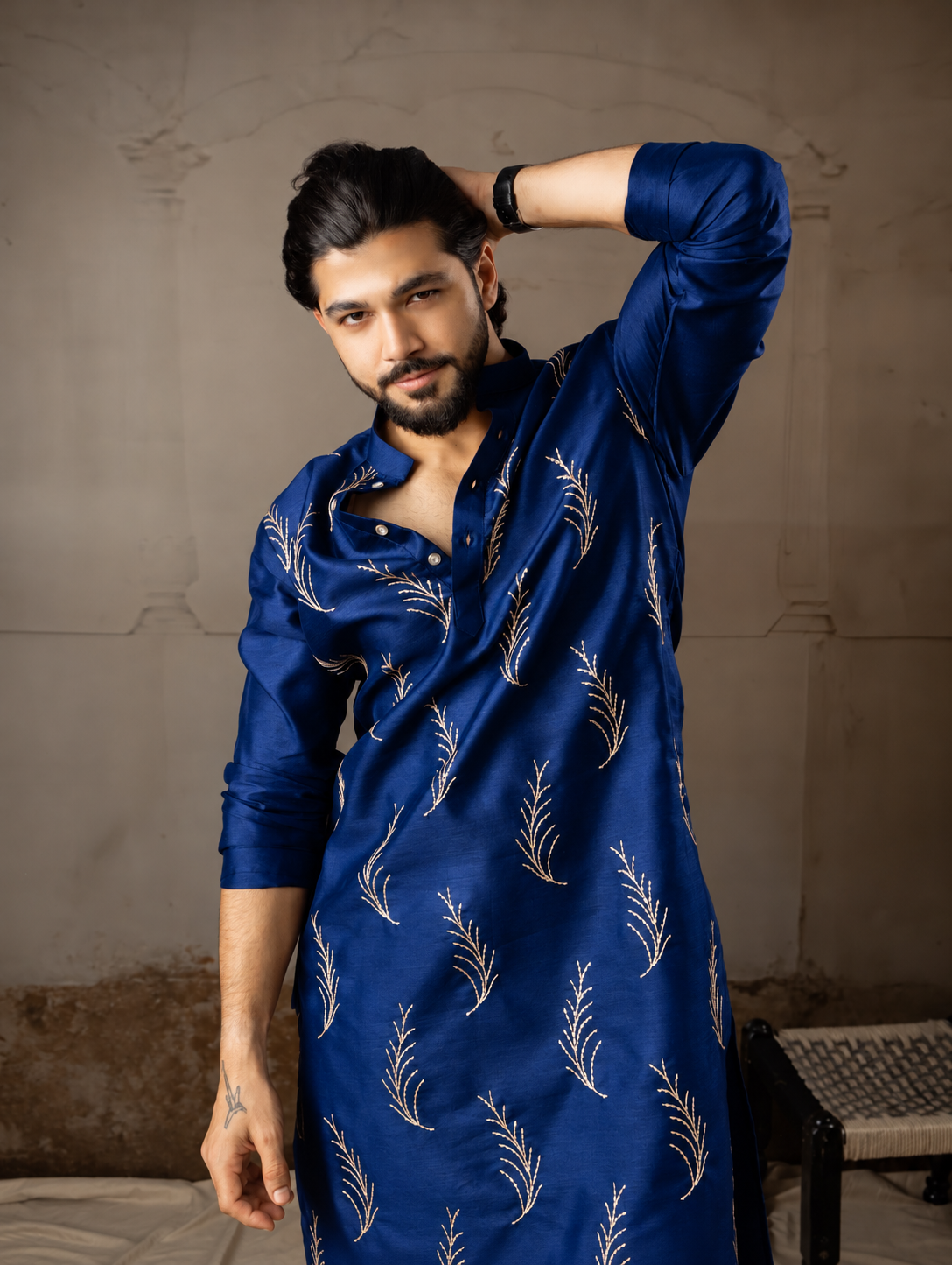 Navy Blue Leaf Embroidery Motif Kurta